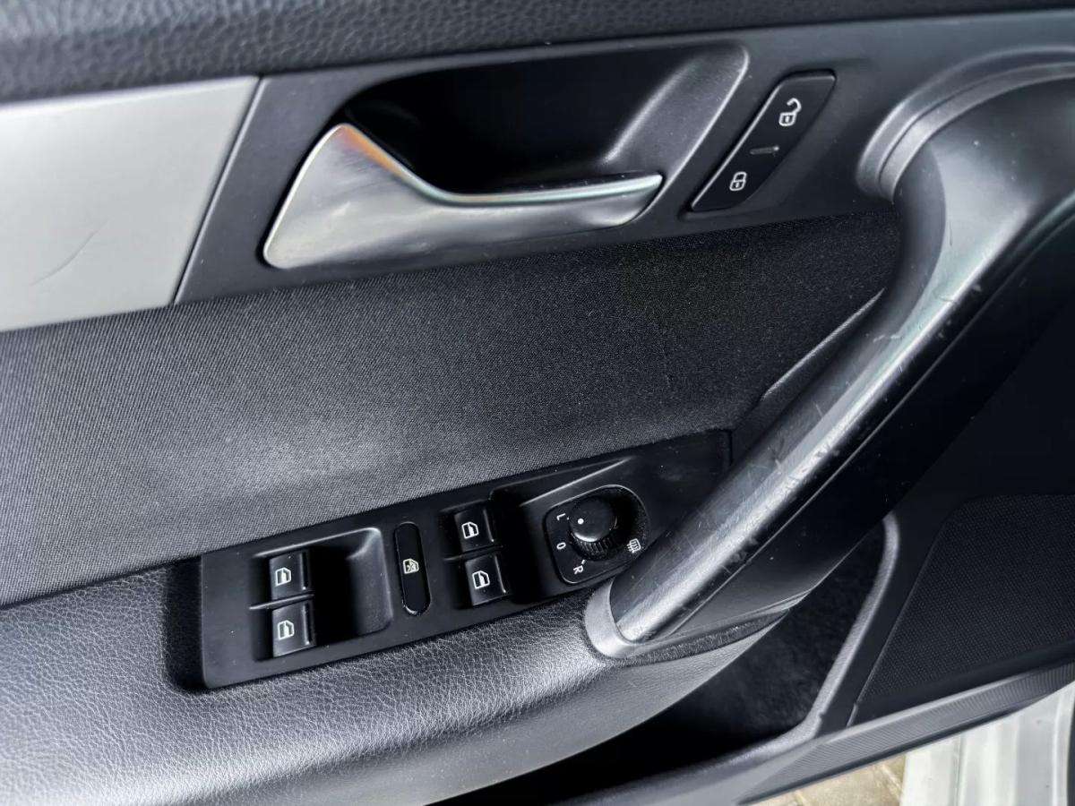 volkswagen-passat-variant-2013-diesel-1598cc