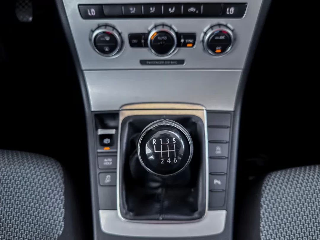 volkswagen-passat-variant-2013-diesel-1598cc
