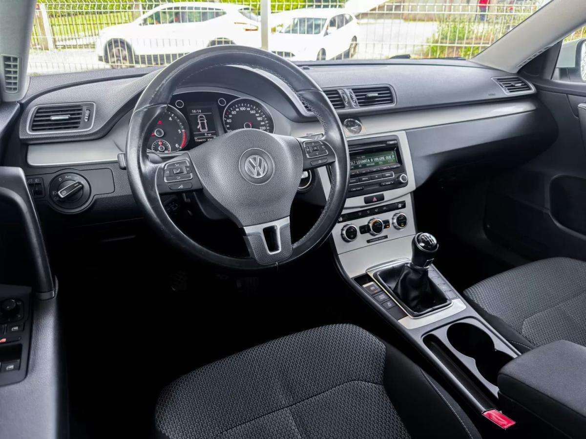 volkswagen-passat-variant-2013-diesel-1598cc