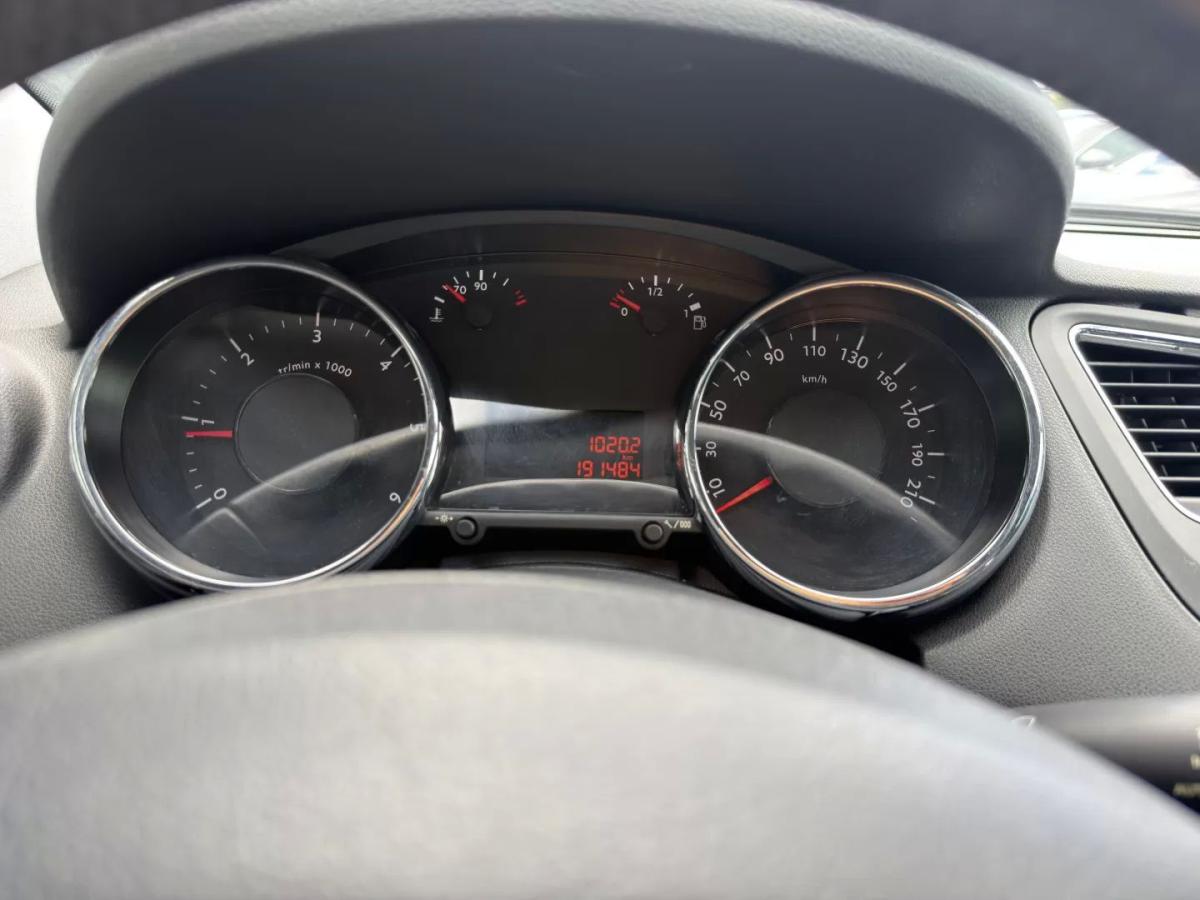 peugeot-5008-2010-diesel-1560cc