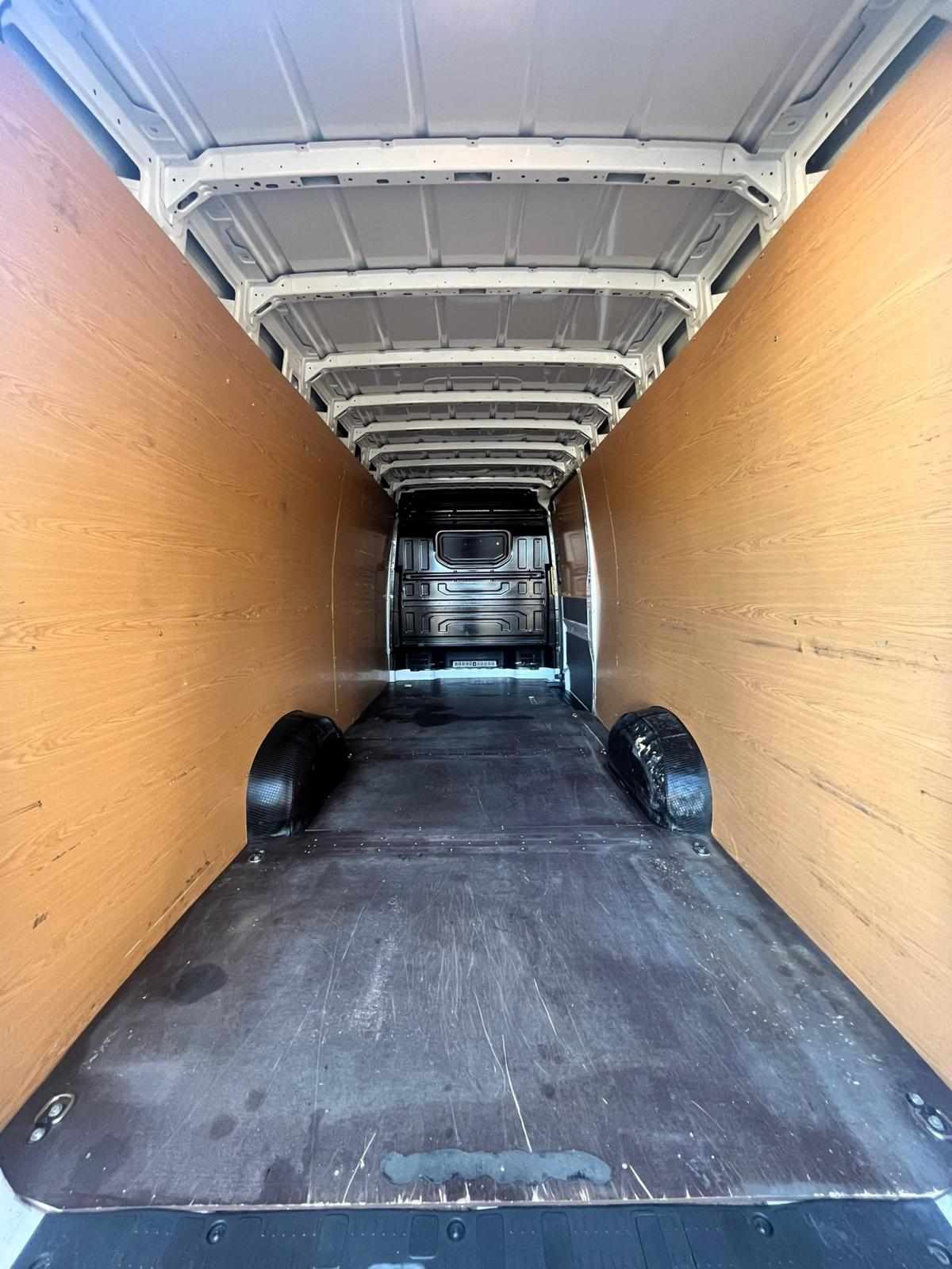 volkswagen-crafter-2023-diesel-1968cc