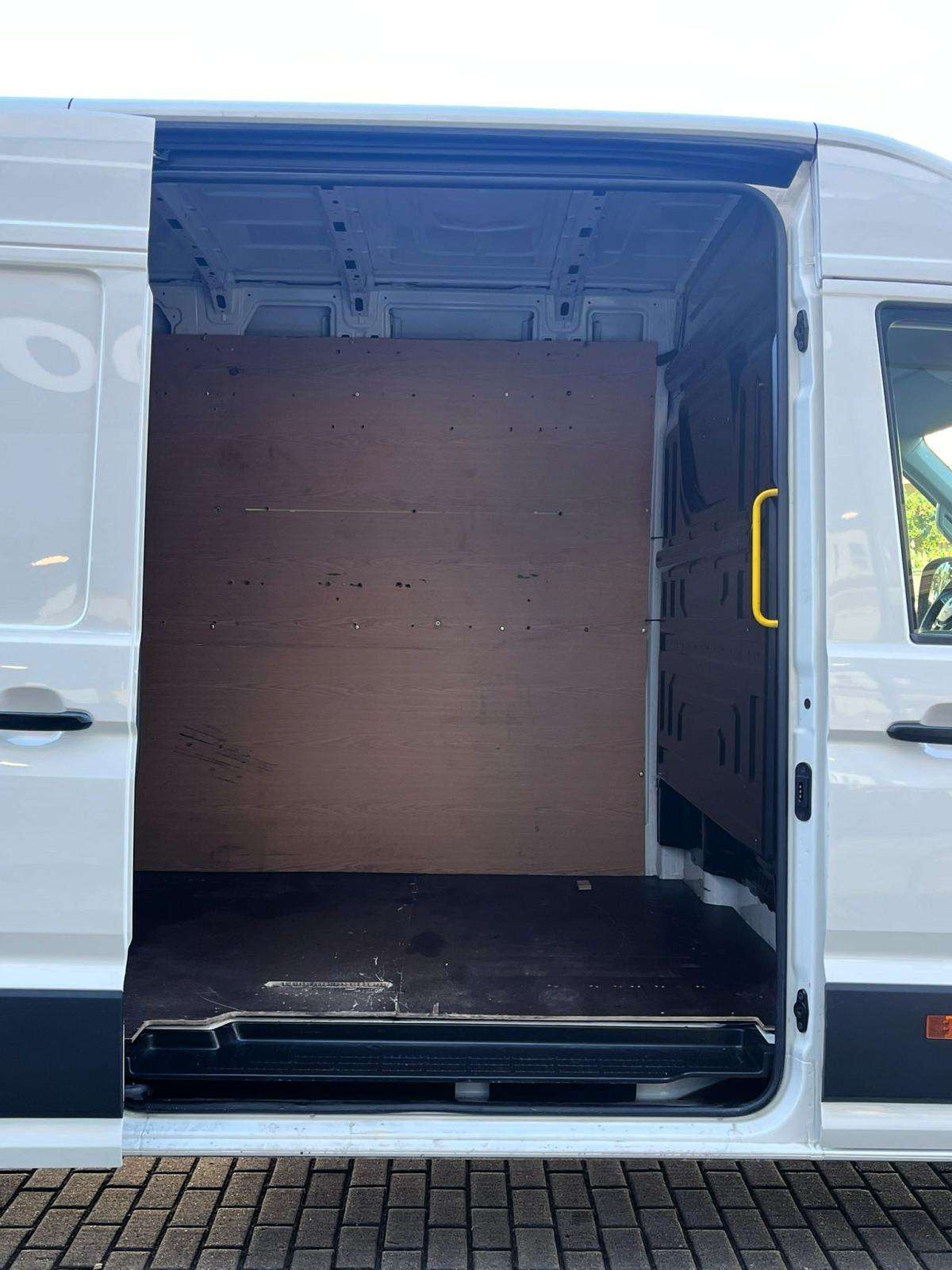 volkswagen-crafter-2023-diesel-1968cc