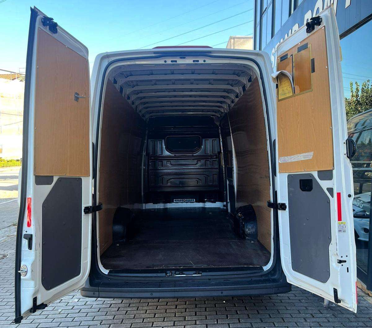 volkswagen-crafter-2023-diesel-1968cc