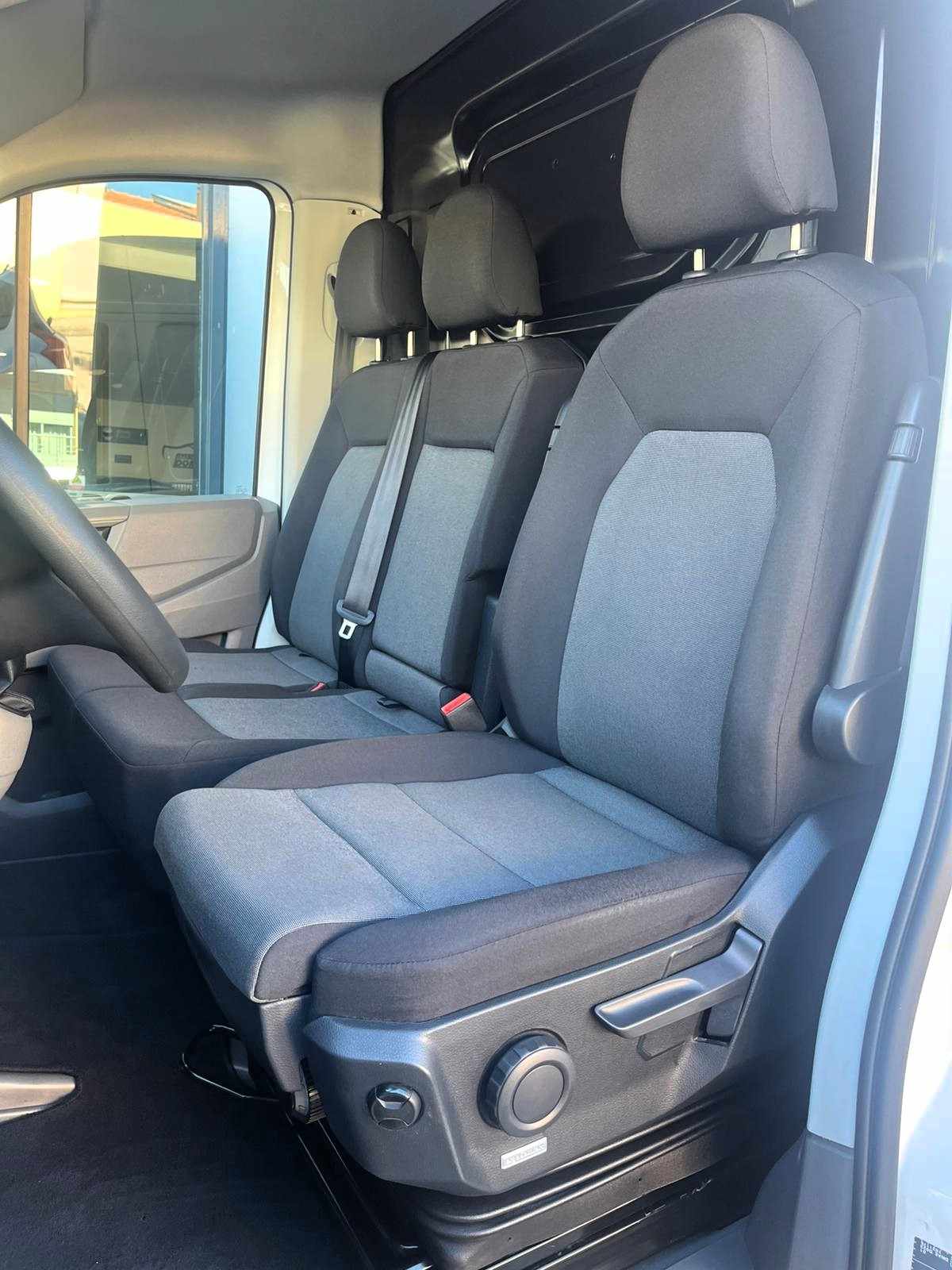 volkswagen-crafter-2023-diesel-1968cc