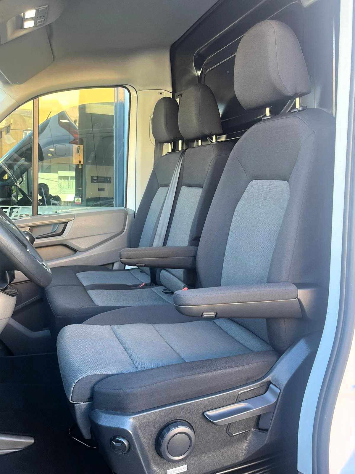volkswagen-crafter-2023-diesel-1968cc