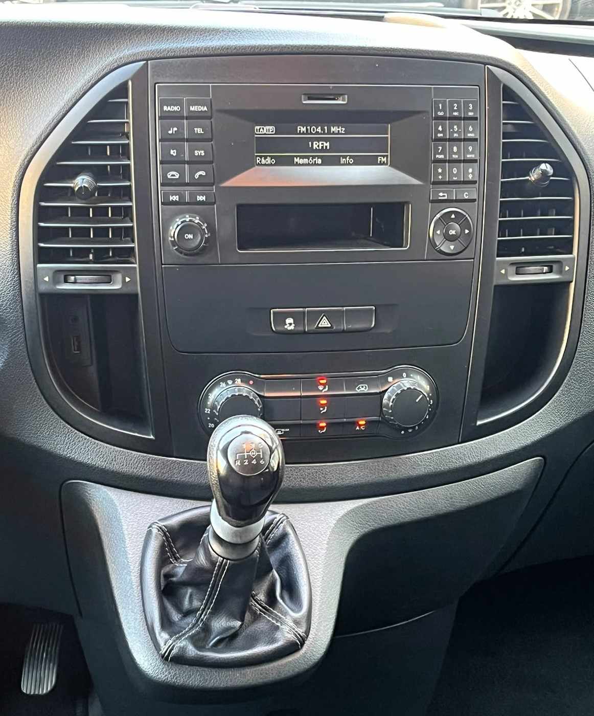 mercedes-benz-vito-2015-diesel-2143cc