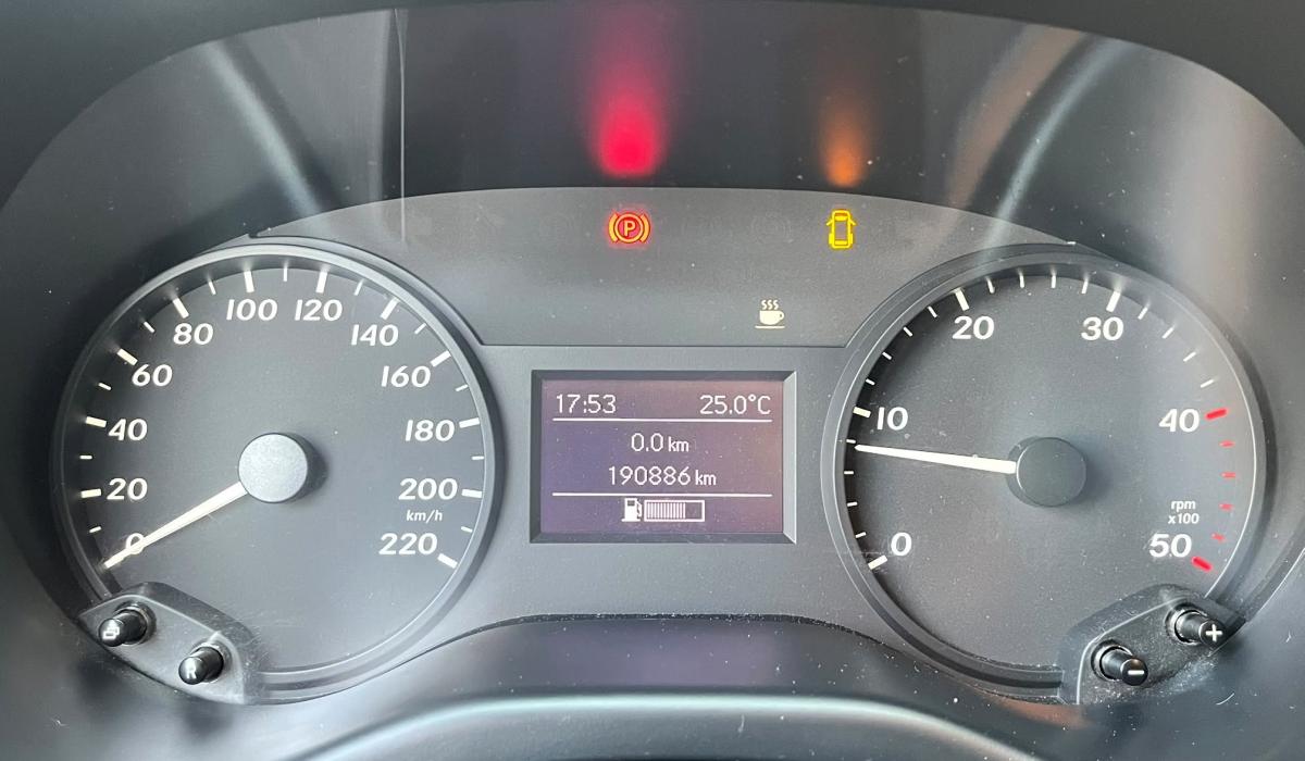 mercedes-benz-vito-2015-diesel-2143cc