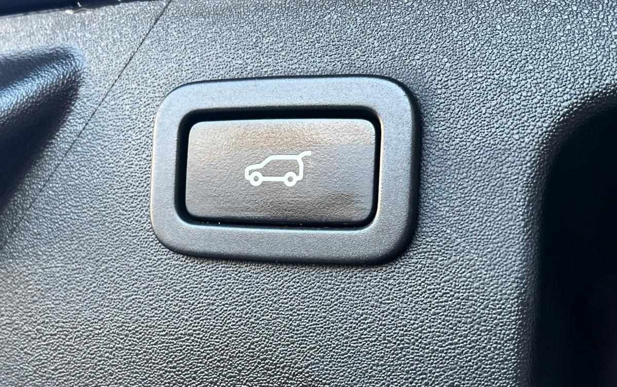 land-rover-discovery-sport-2018-diesel-1999cc