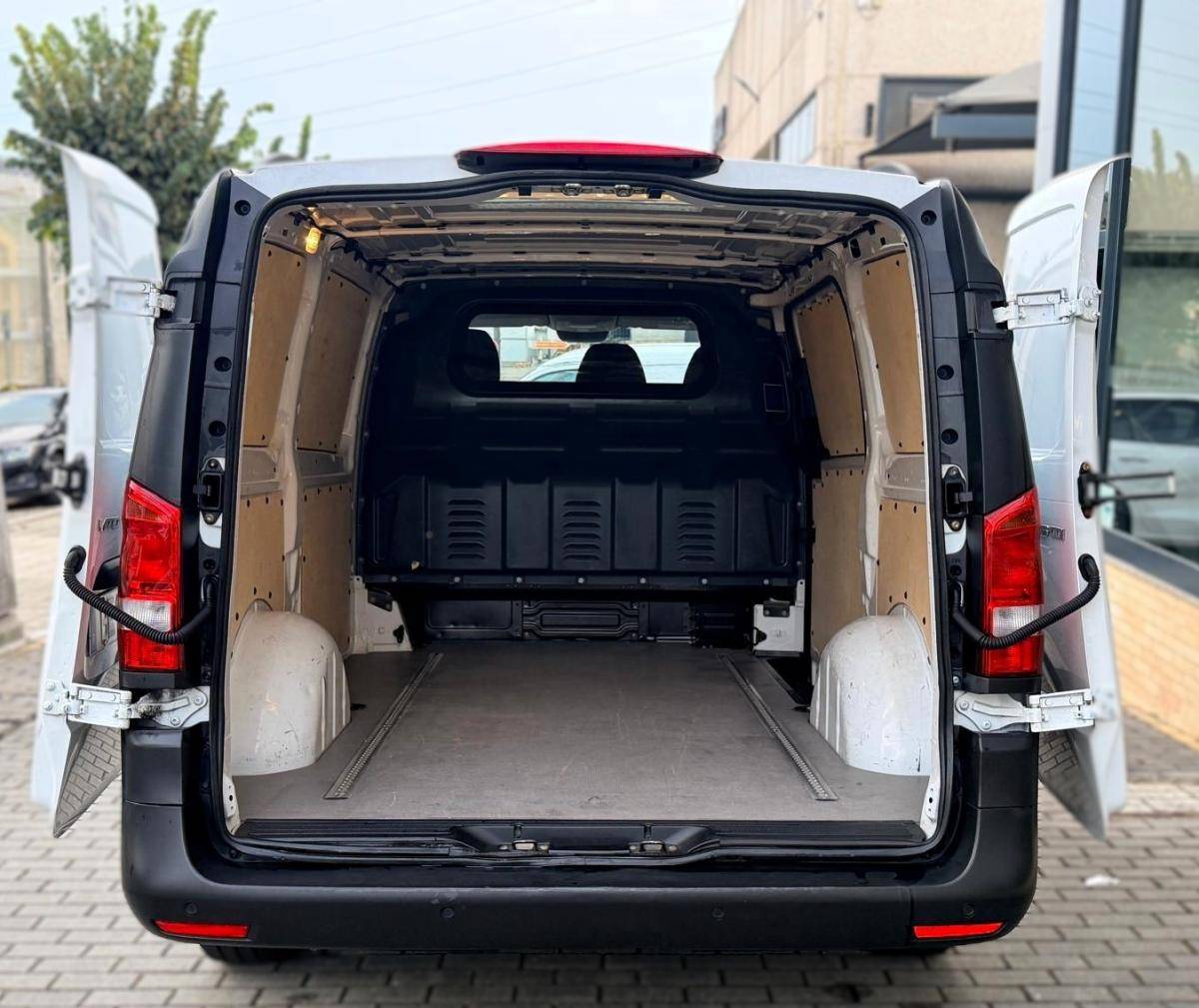 mercedes-benz-vito-2020-diesel-2143cc