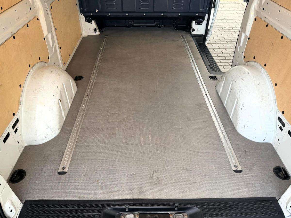 mercedes-benz-vito-2020-diesel-2143cc