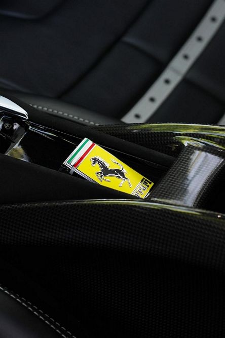 ferrari-sf90-2021-hibrido-a-gasolina-3990cc