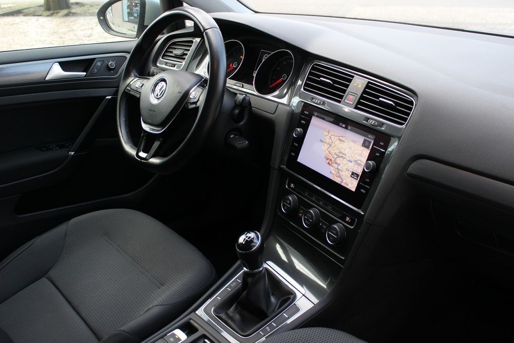 volkswagen-golf-variant-2017-diesel-1598cc