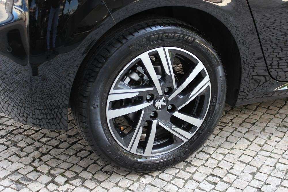 peugeot-208-2022-gasolina-1199cc