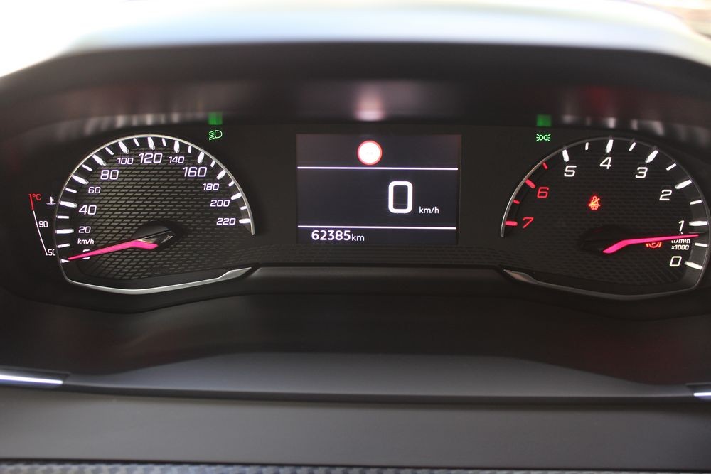 peugeot-208-2022-gasolina-1199cc