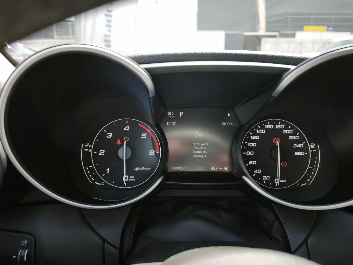 alfa-romeo-giulia-2018-diesel-2143cc