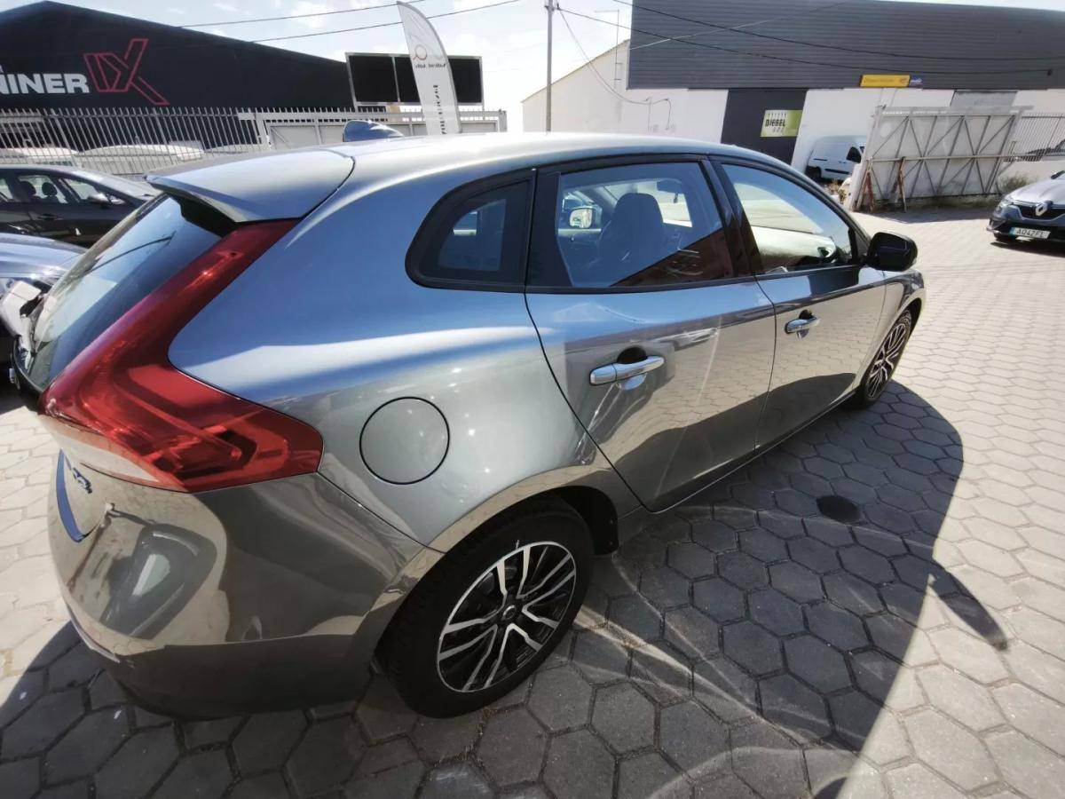 volvo-v40-2017-diesel-1969cc