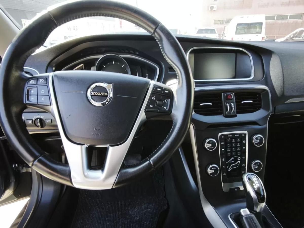 volvo-v40-2017-diesel-1969cc