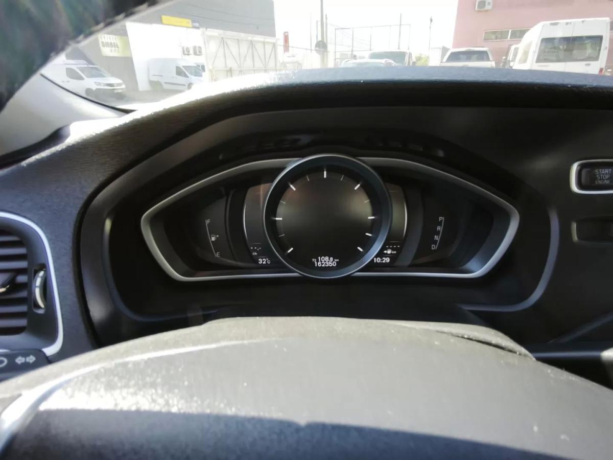 volvo-v40-2017-diesel-1969cc