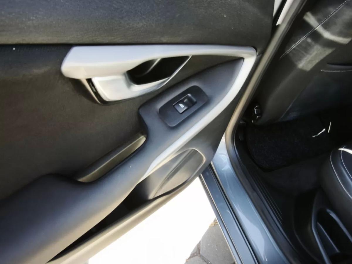 volvo-v40-2017-diesel-1969cc
