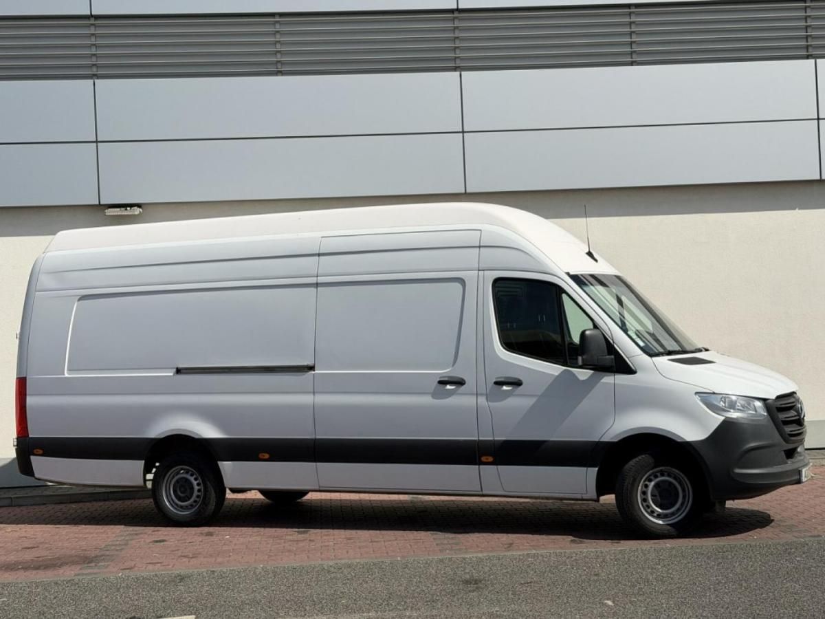mercedes-benz-sprinter-2022-diesel-1950cc