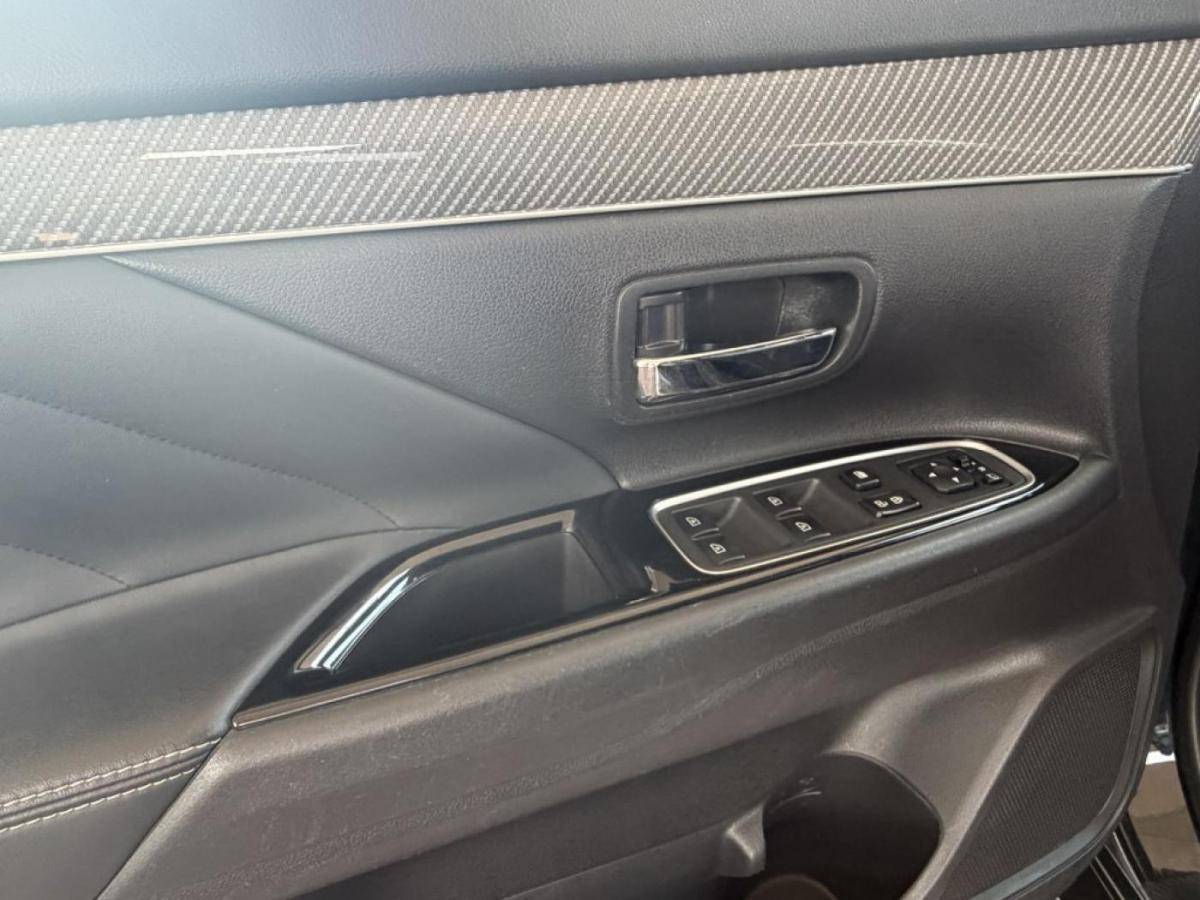mitsubishi-outlander-2018-hibrido-a-gasolina-1998cc
