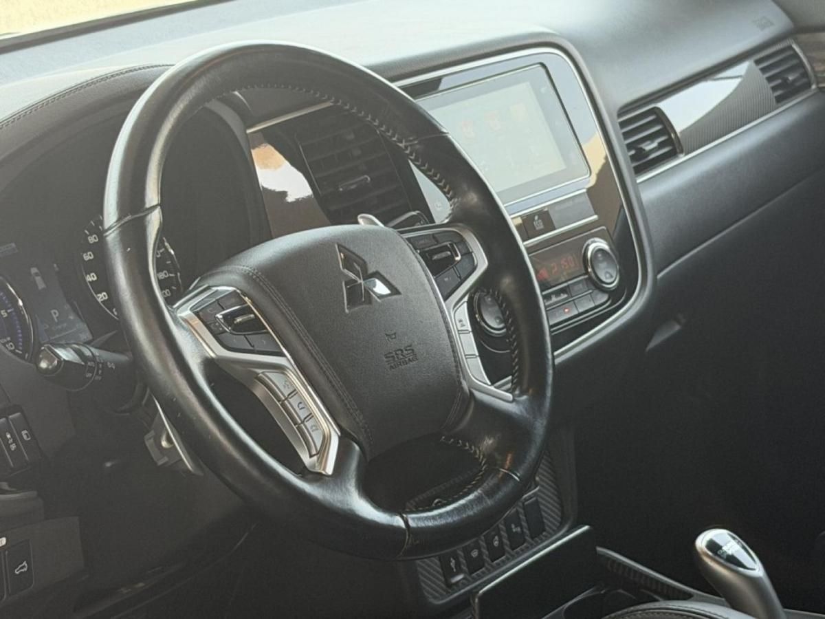 mitsubishi-outlander-2018-hibrido-a-gasolina-1998cc