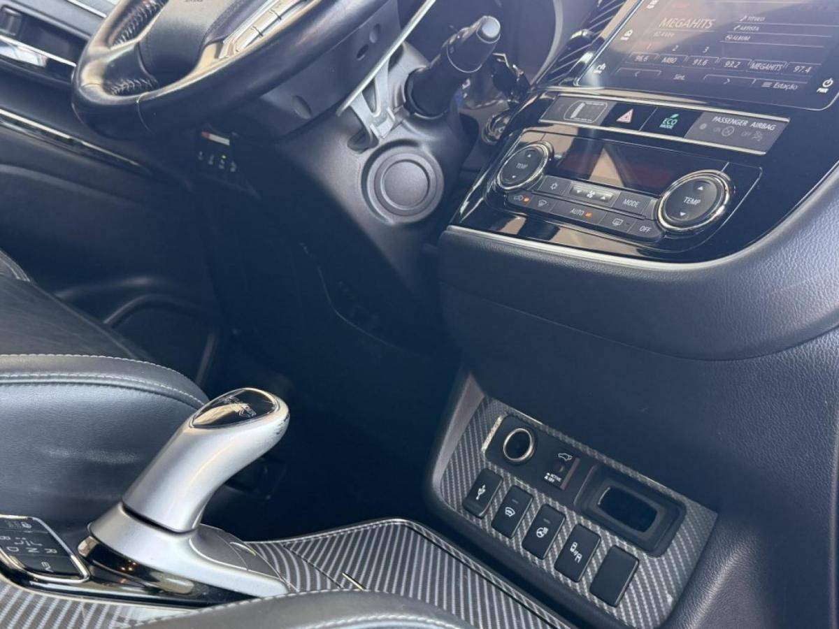 mitsubishi-outlander-2018-hibrido-a-gasolina-1998cc