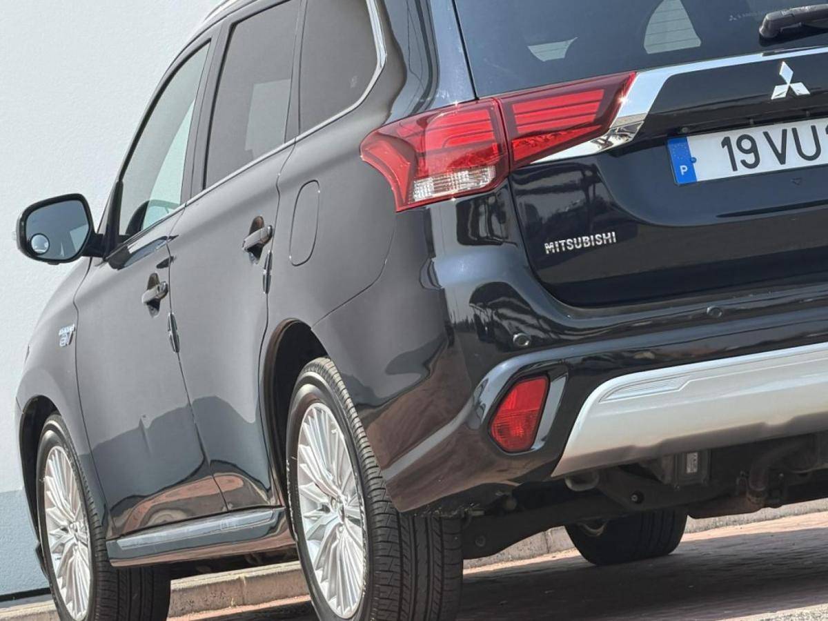 mitsubishi-outlander-2018-hibrido-a-gasolina-1998cc