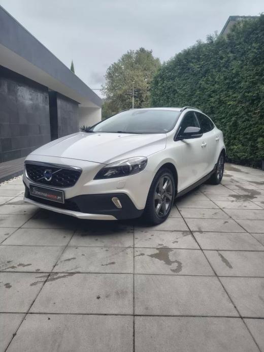 volvo-v40-cross-country-2015-diesel-1560cc