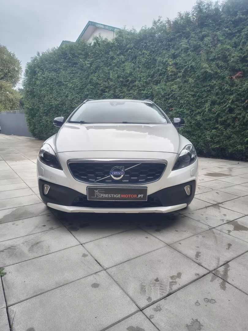 volvo-v40-cross-country-2015-diesel-1560cc