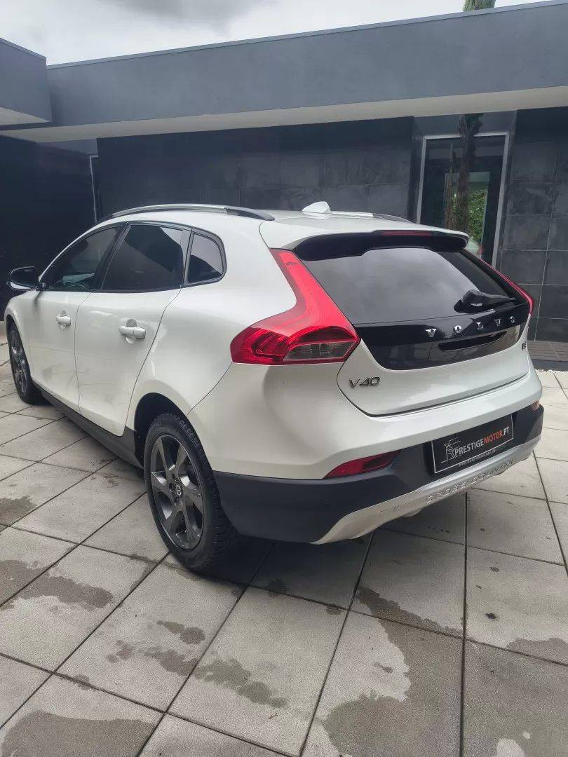 volvo-v40-cross-country-2015-diesel-1560cc