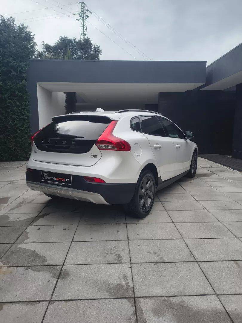 volvo-v40-cross-country-2015-diesel-1560cc