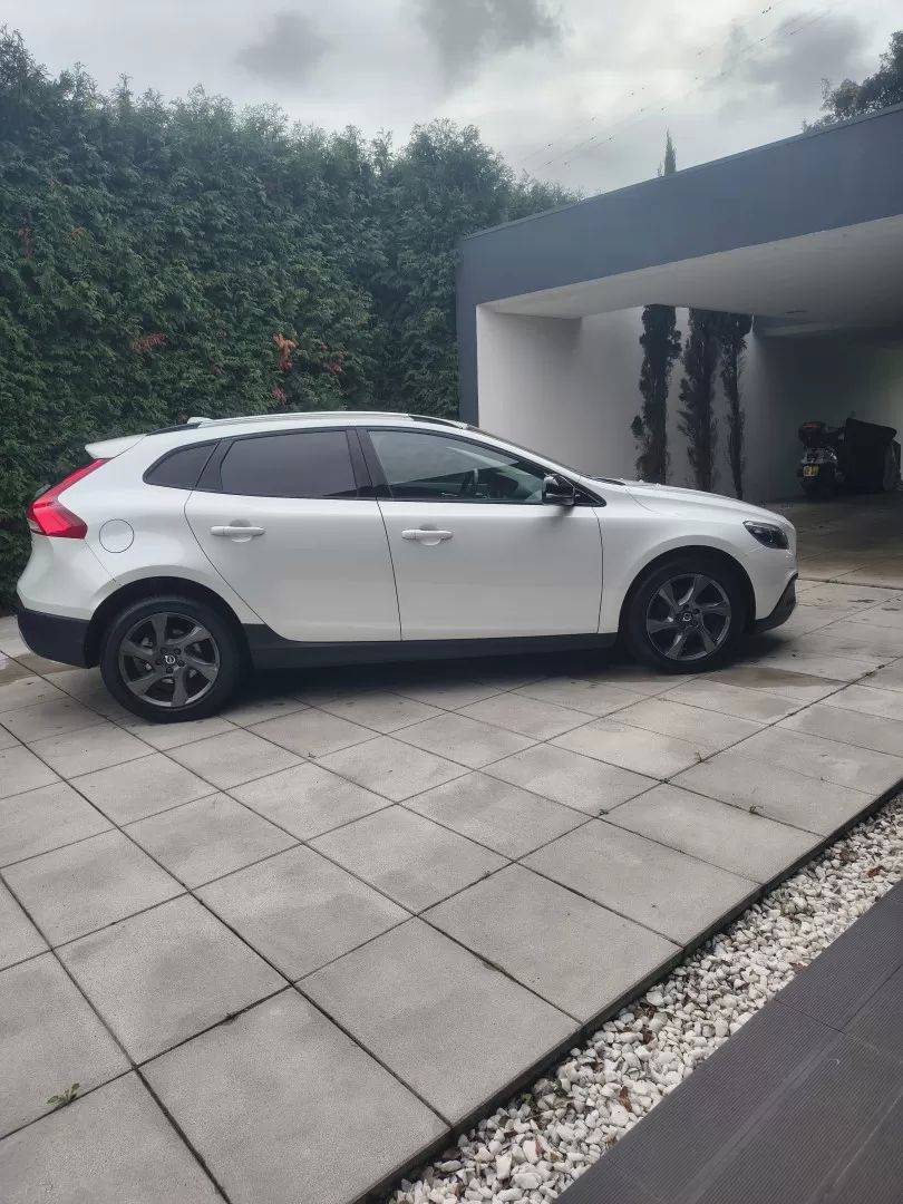 volvo-v40-cross-country-2015-diesel-1560cc