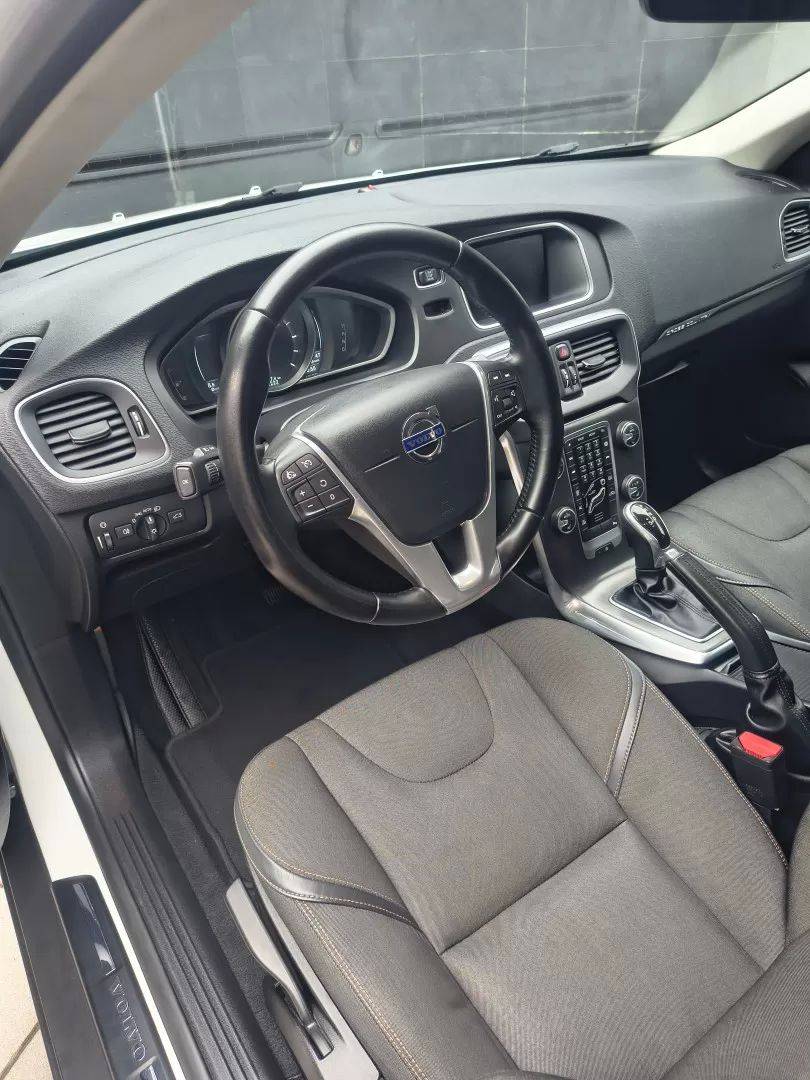 volvo-v40-cross-country-2015-diesel-1560cc