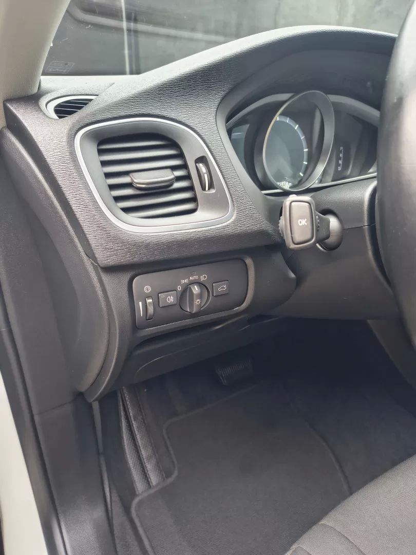 volvo-v40-cross-country-2015-diesel-1560cc