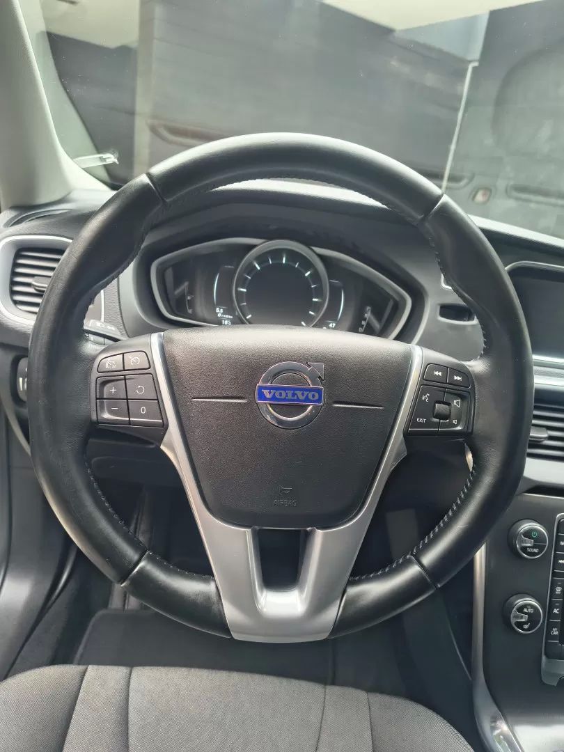 volvo-v40-cross-country-2015-diesel-1560cc
