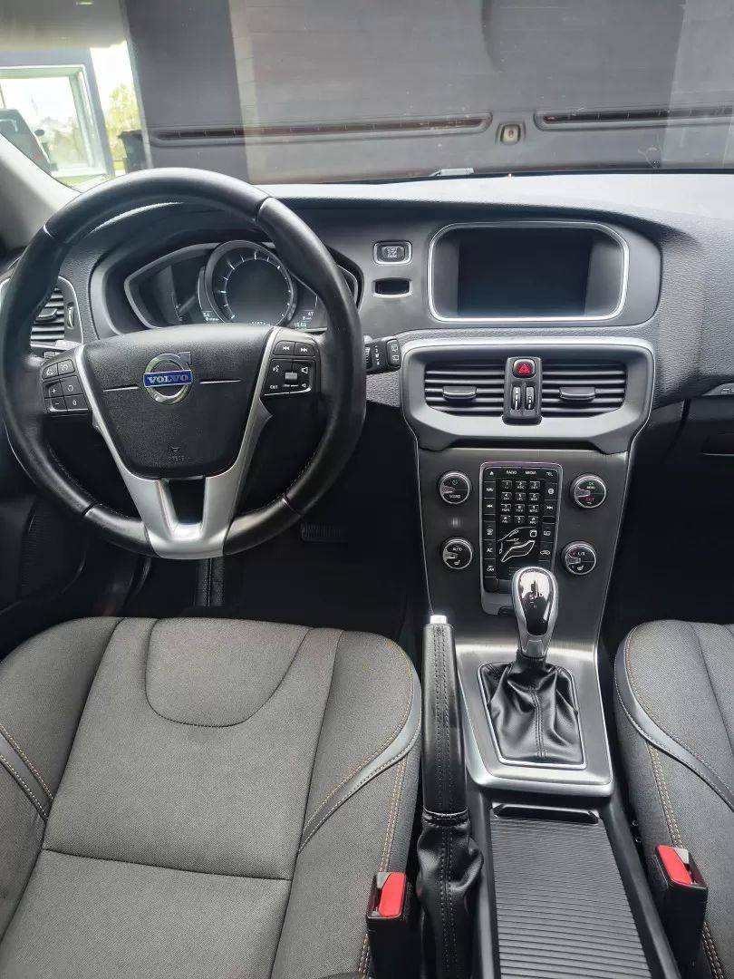 volvo-v40-cross-country-2015-diesel-1560cc