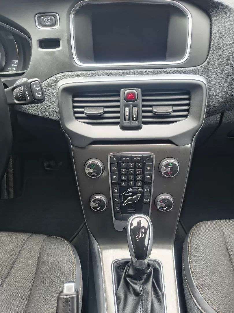 volvo-v40-cross-country-2015-diesel-1560cc