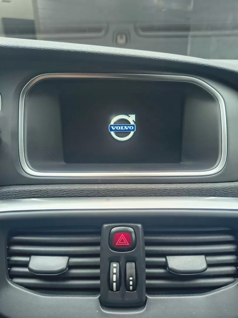 volvo-v40-cross-country-2015-diesel-1560cc