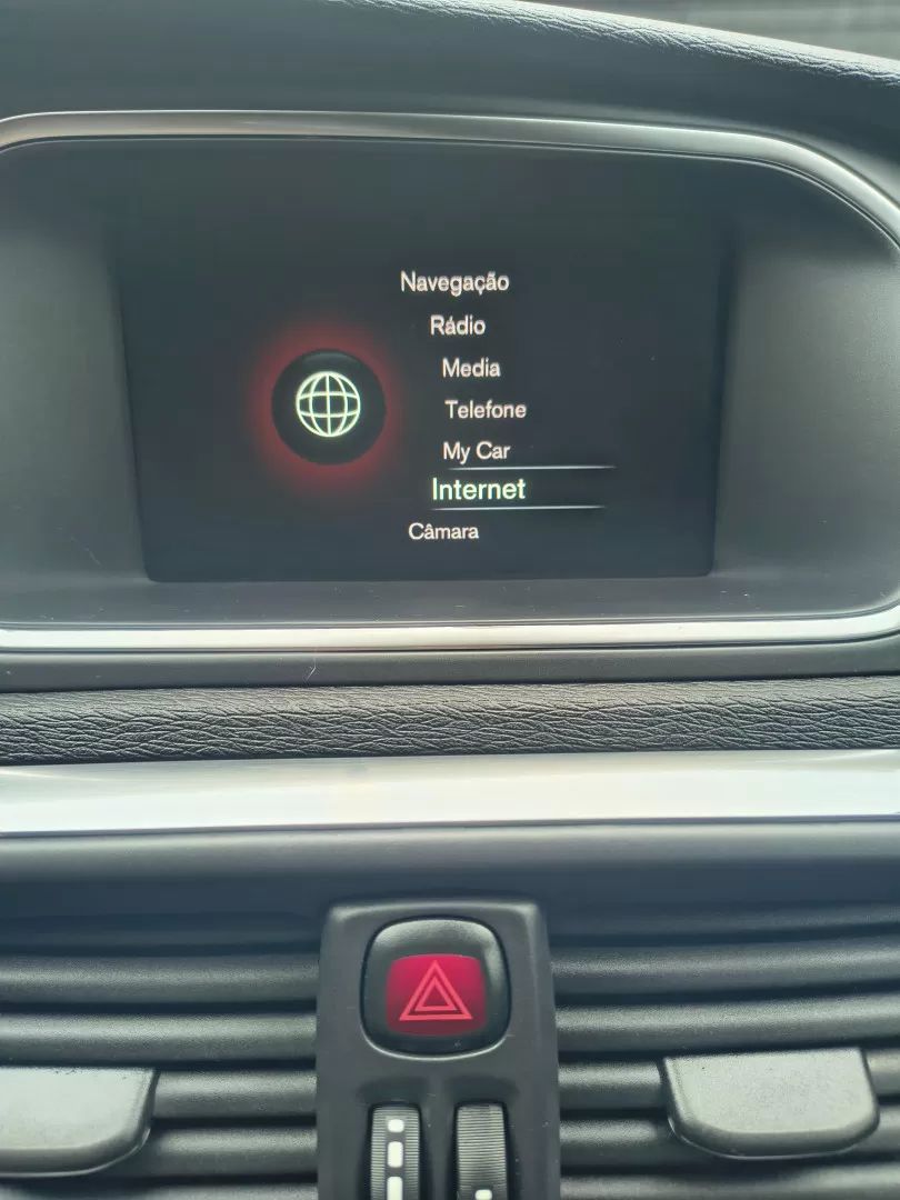 volvo-v40-cross-country-2015-diesel-1560cc