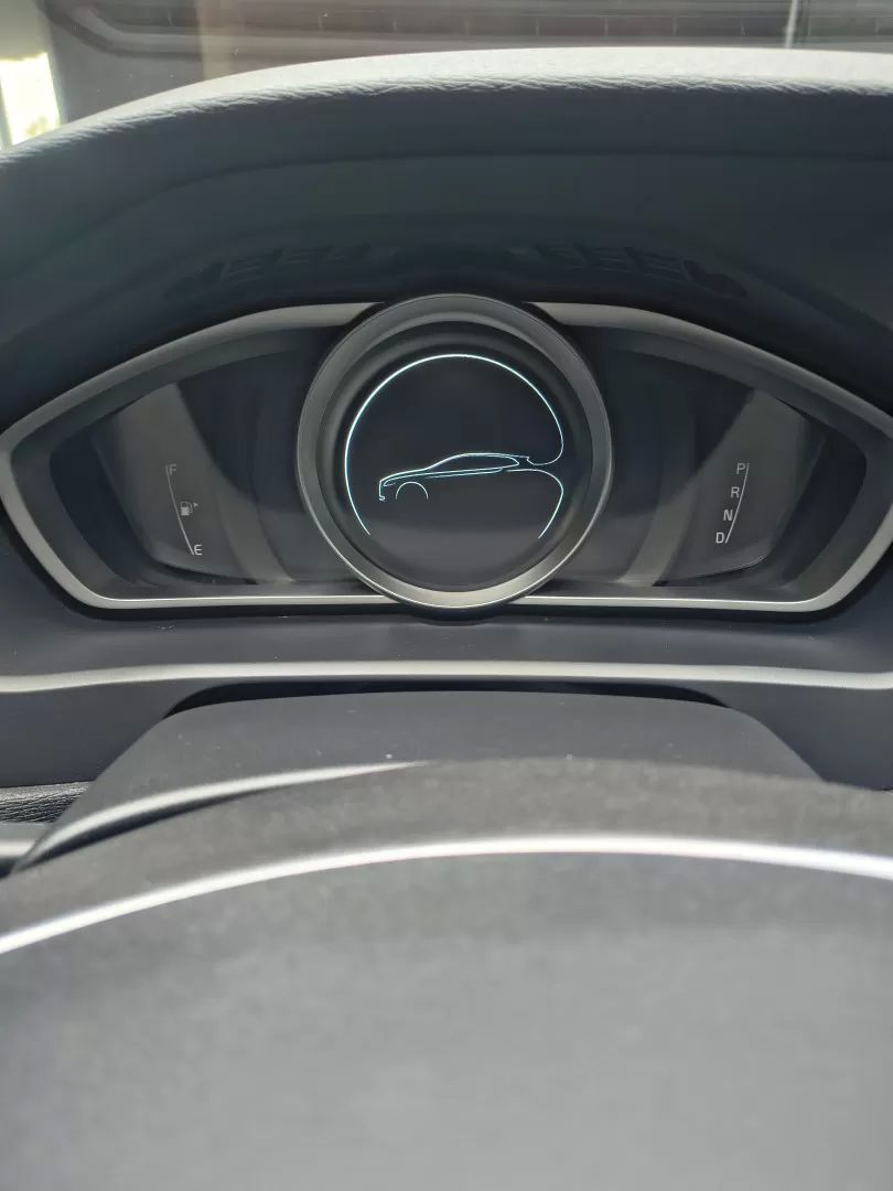 volvo-v40-cross-country-2015-diesel-1560cc