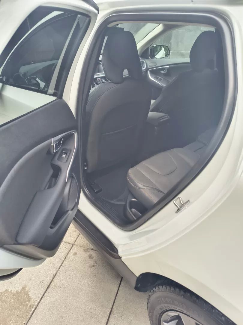 volvo-v40-cross-country-2015-diesel-1560cc