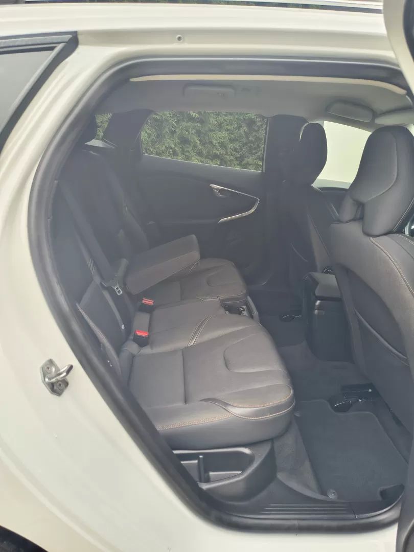 volvo-v40-cross-country-2015-diesel-1560cc