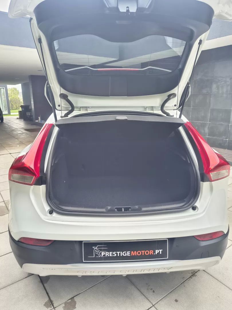 volvo-v40-cross-country-2015-diesel-1560cc