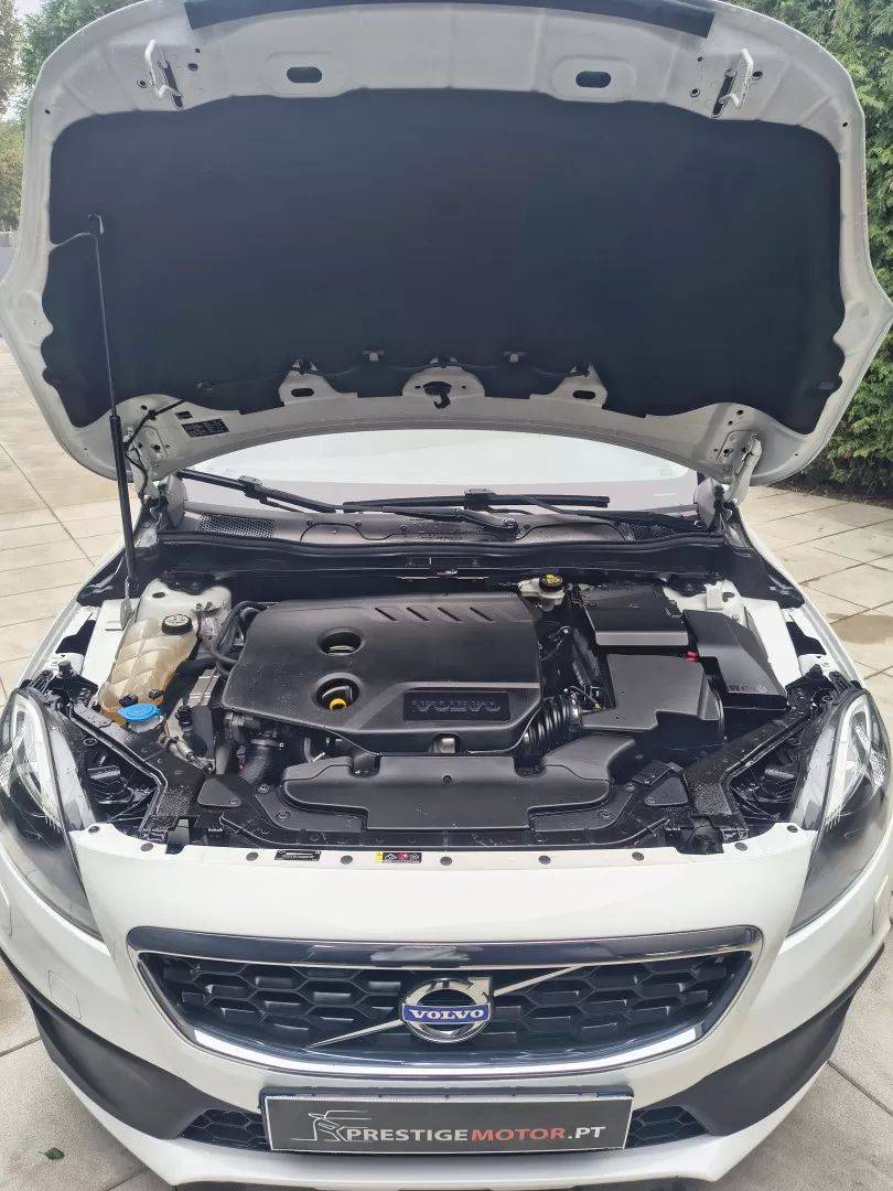 volvo-v40-cross-country-2015-diesel-1560cc