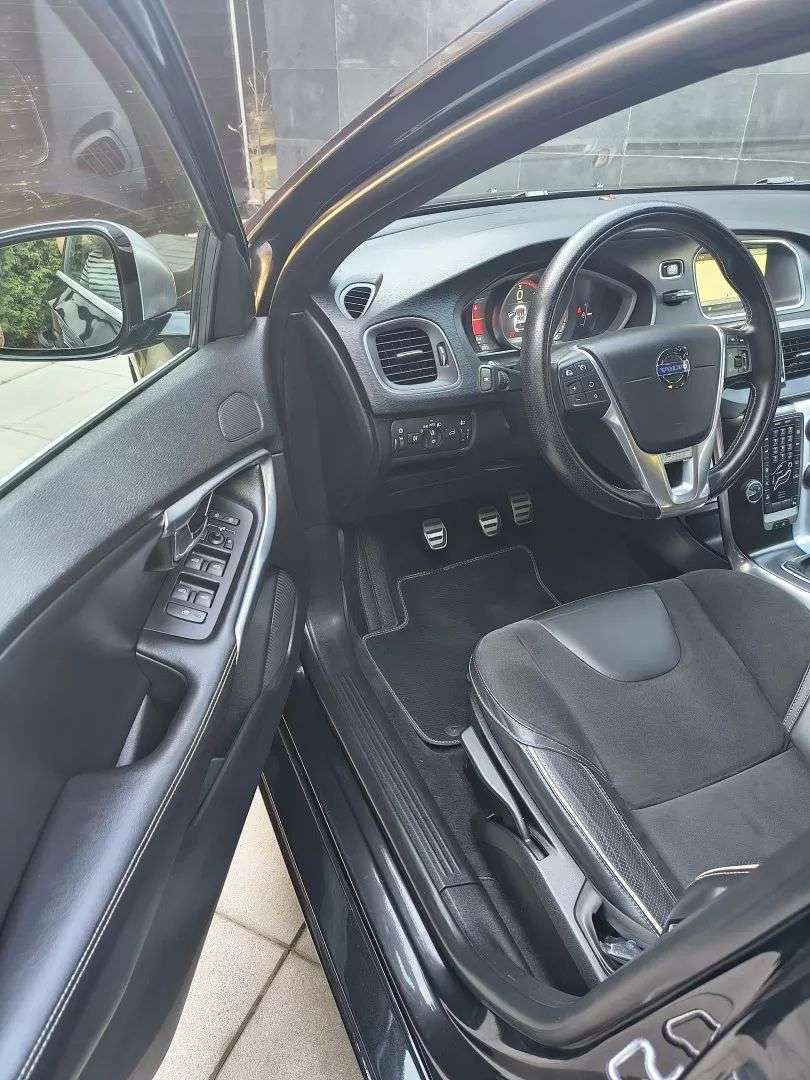 volvo-v40-2015-diesel-1560cc