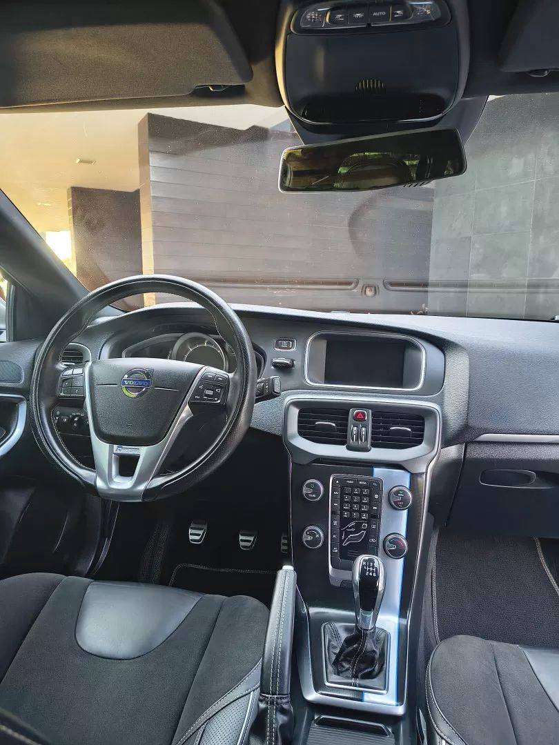 volvo-v40-2015-diesel-1560cc