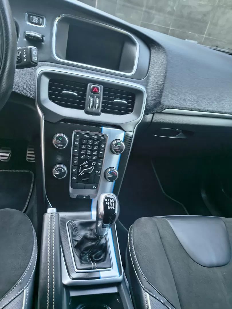 volvo-v40-2015-diesel-1560cc