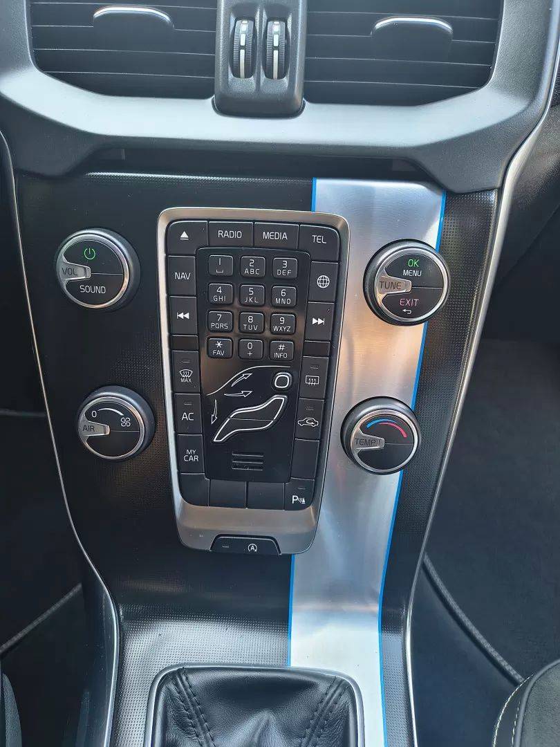 volvo-v40-2015-diesel-1560cc