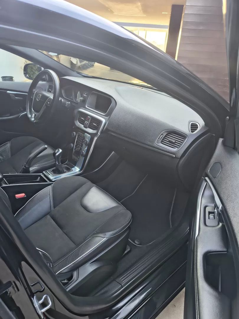 volvo-v40-2015-diesel-1560cc